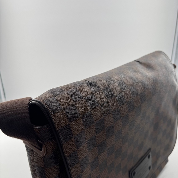 Louis Vuitton Damier Graphite Messenger Bag - Picture 7 of 16